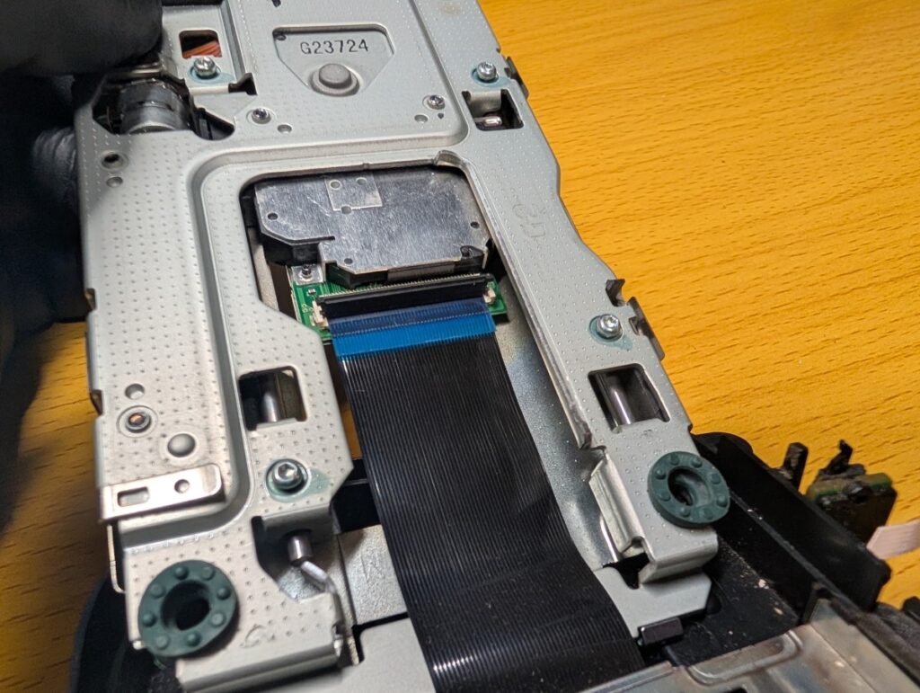 CECH-4000のピックアップレンズ交換時の写真