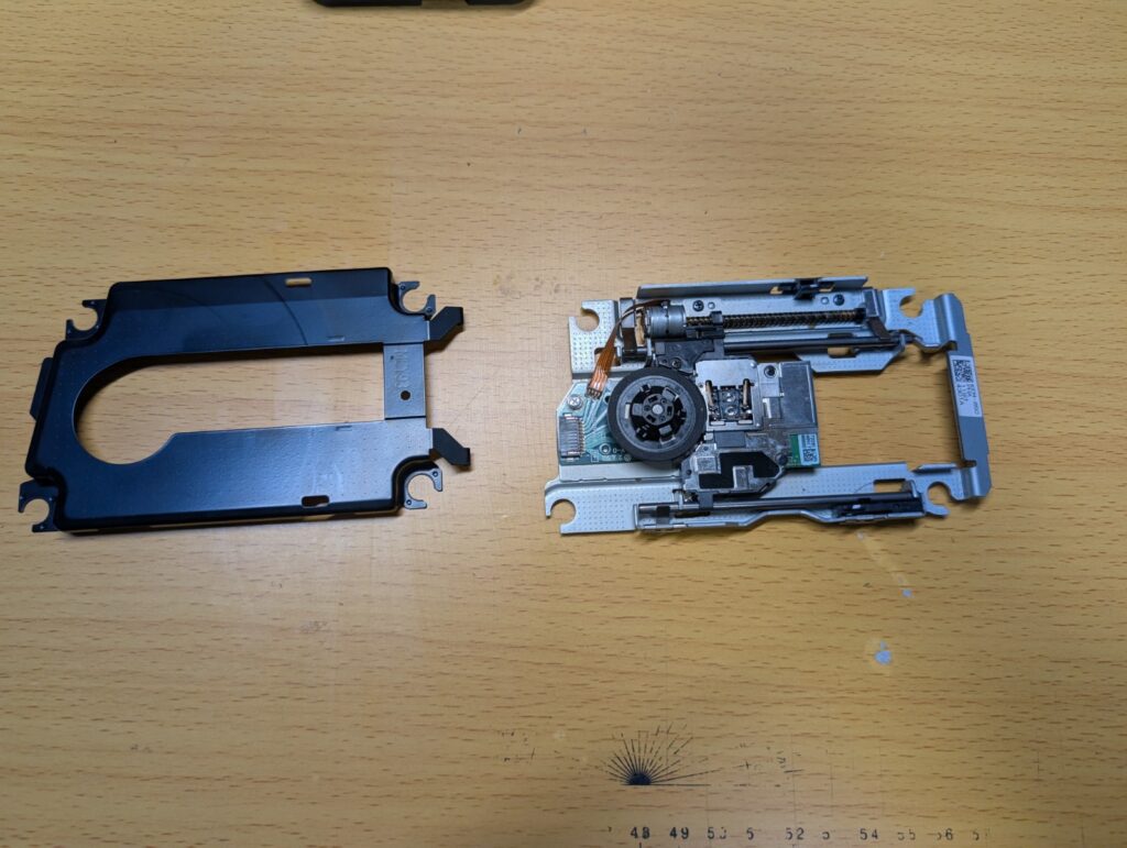 CECH-4000のピックアップレンズ交換時の写真