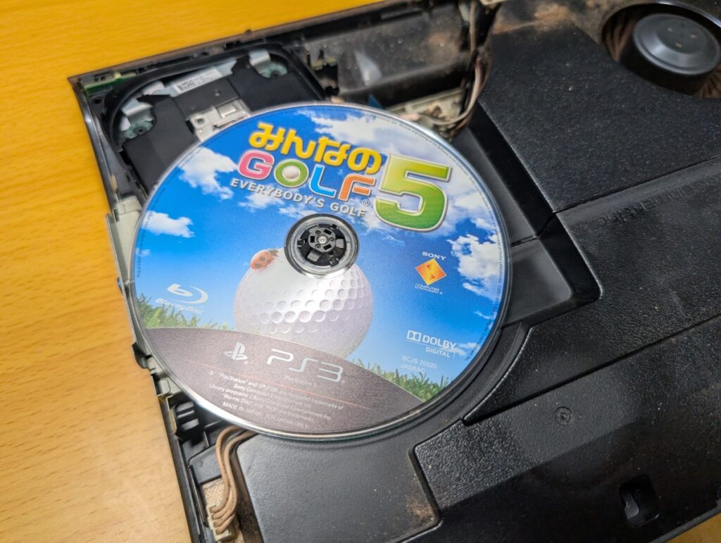 CECH-4000のピックアップレンズ交換後の動作点検時の様子