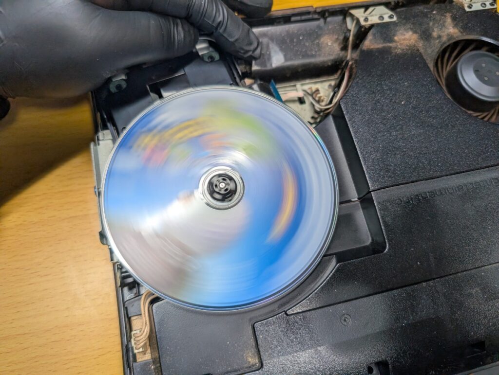 CECH-4000のディスク読み込み点検時の様子