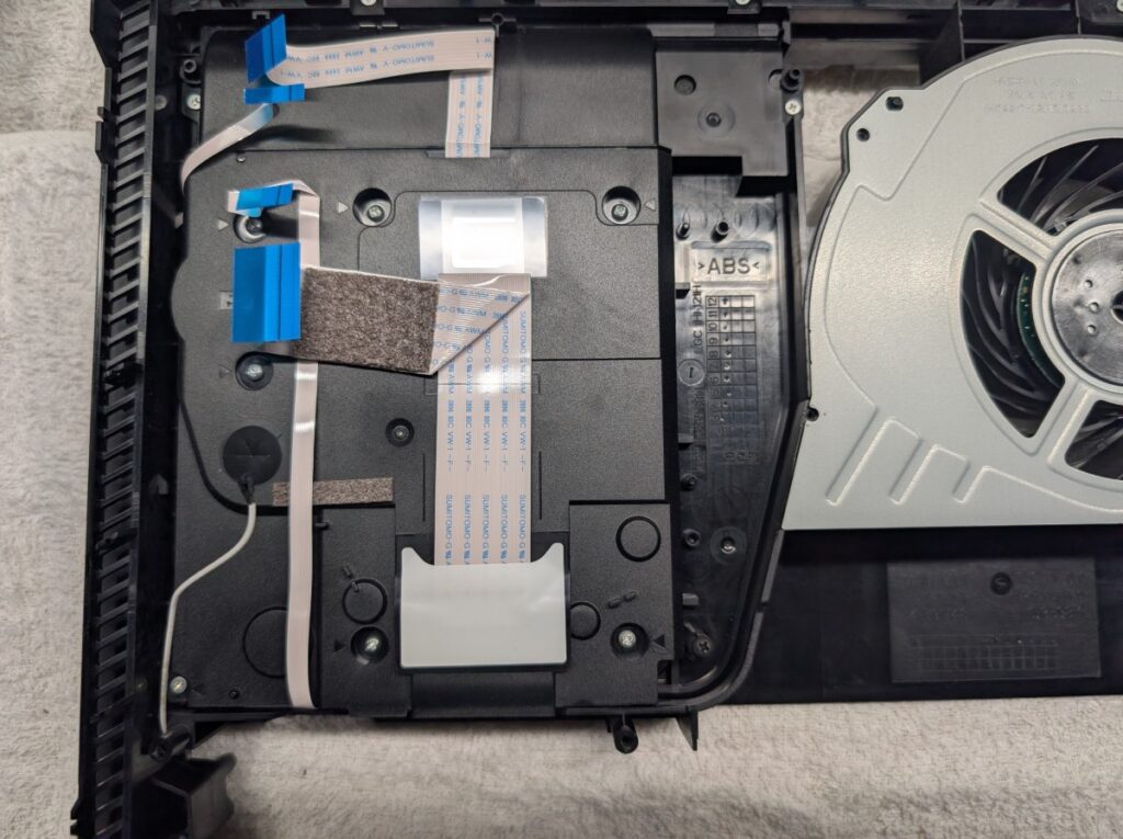 PS4 Proのゲームディスクを認識しない故障の修理写真