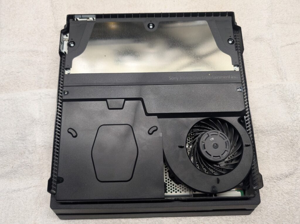 PS4 Proのゲームディスクを認識しない故障の修理写真