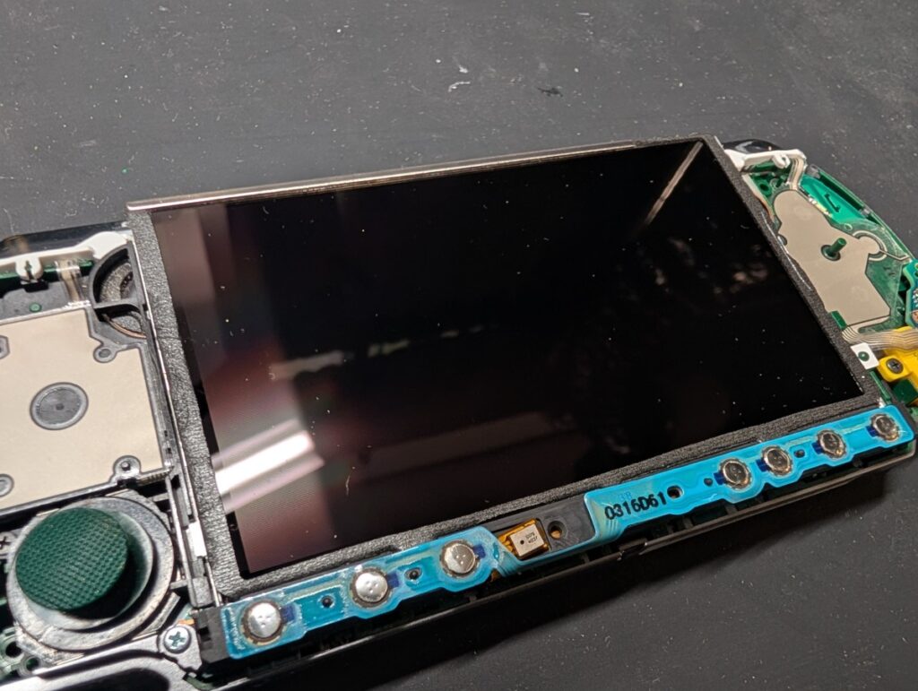 PSP-3000の組み立て時の写真