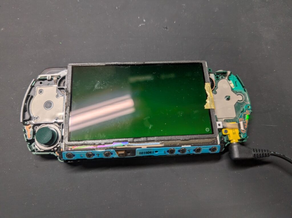 PSP-3000の動作点検時の様子