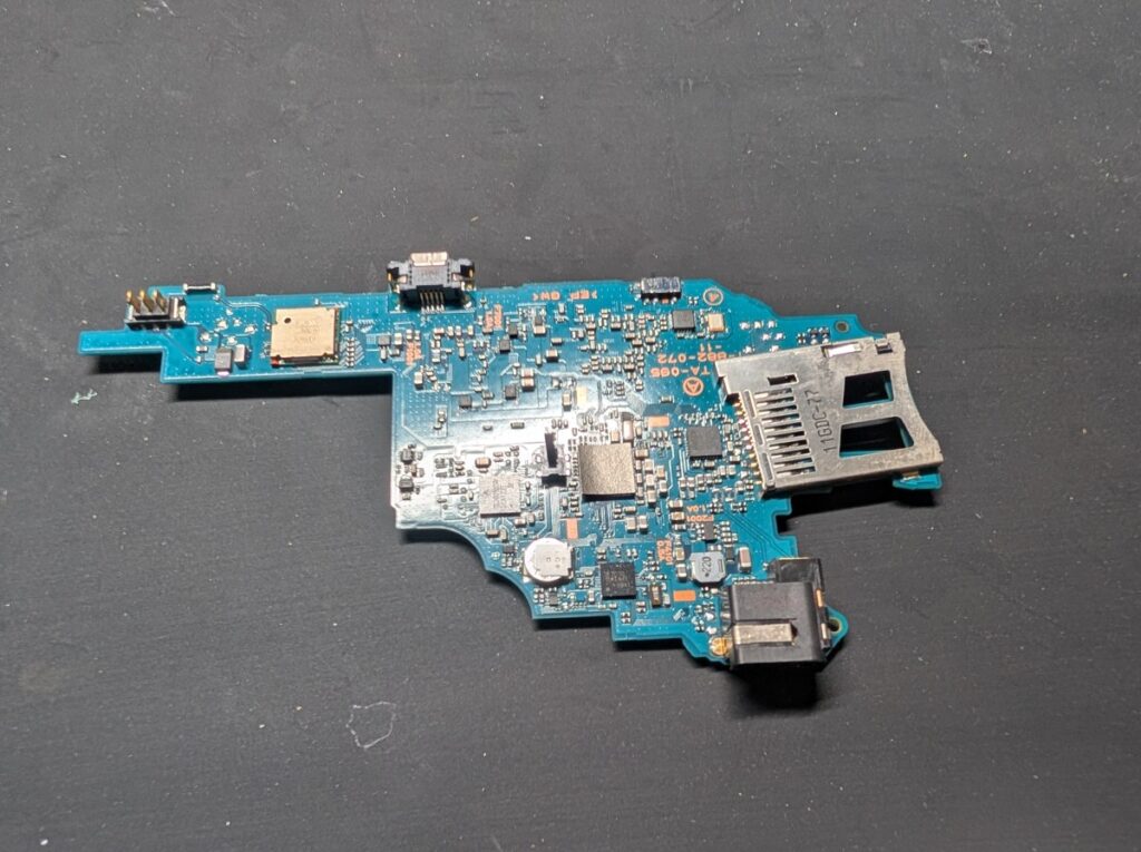PSP-3000の基板修理時の写真