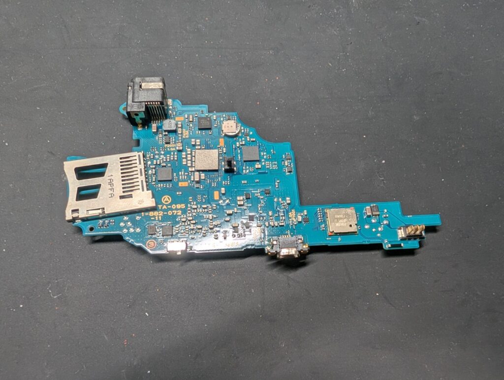 PSP-3000の基板修理時の写真