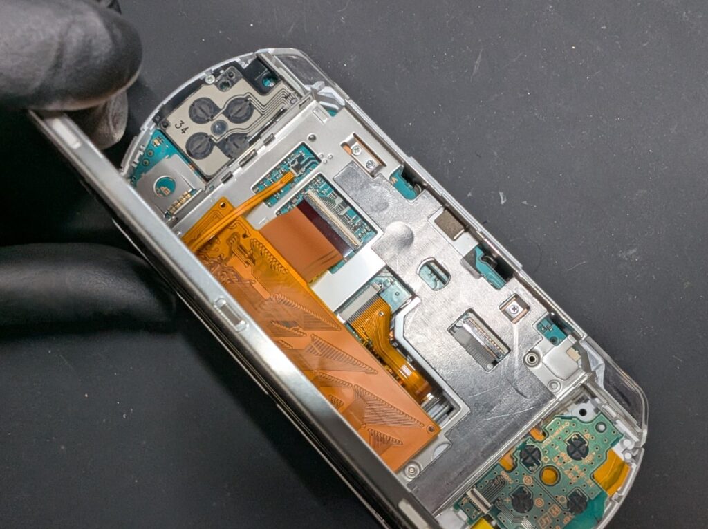 PSP-1000の液晶取り外し時の写真
