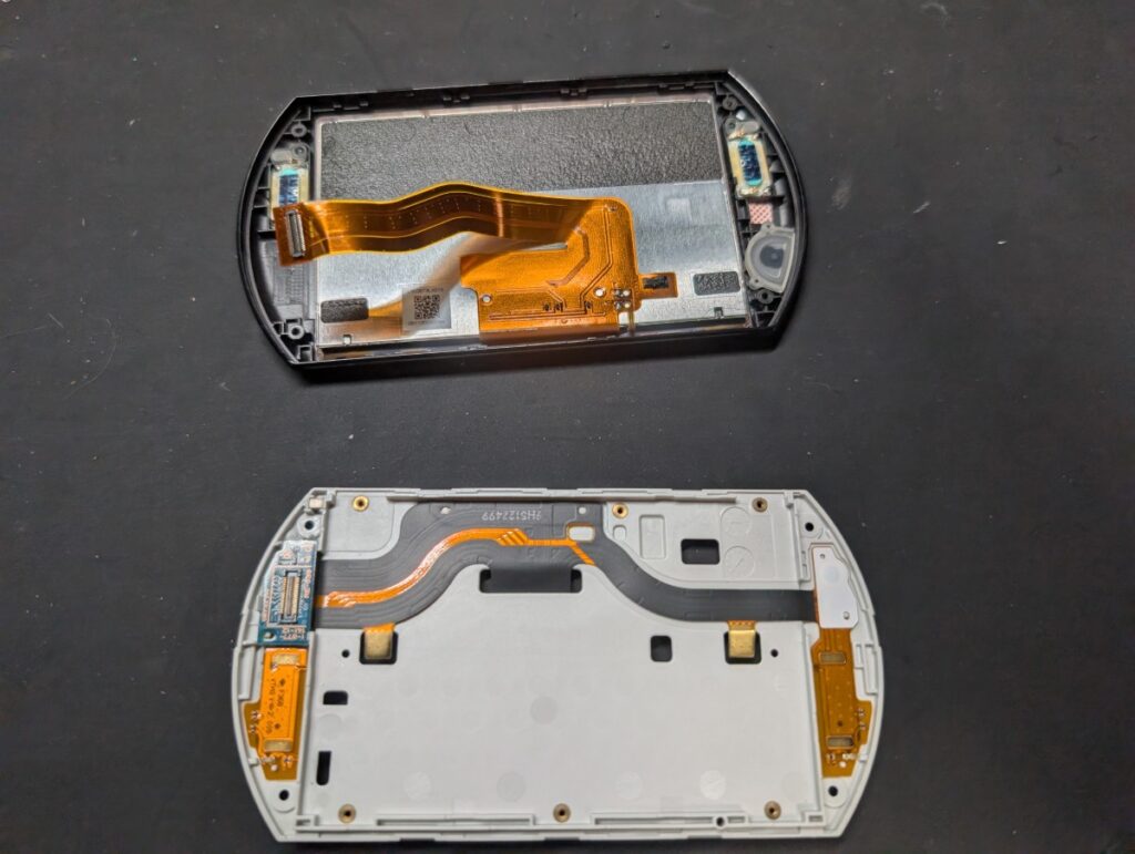PSPgo の液晶交換時の写真