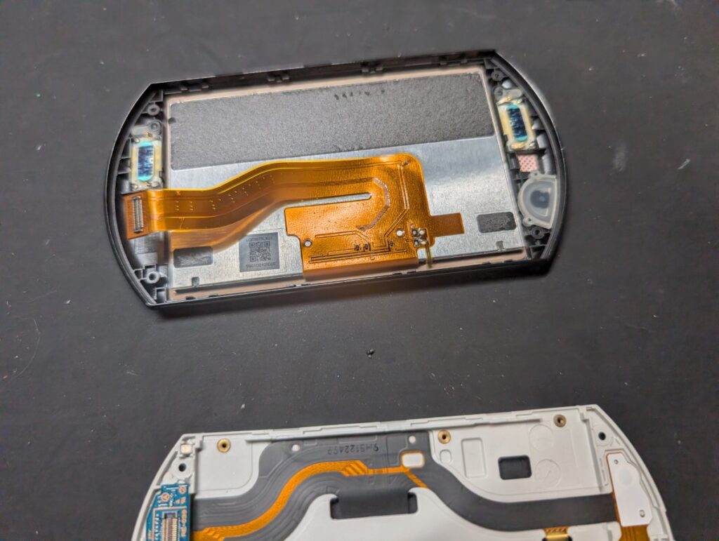 PSPgo の液晶交換時の写真