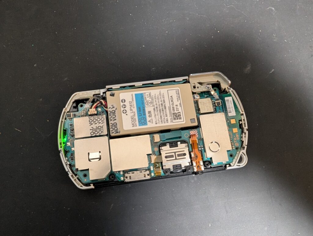 PSPgo の液晶交換後の写真