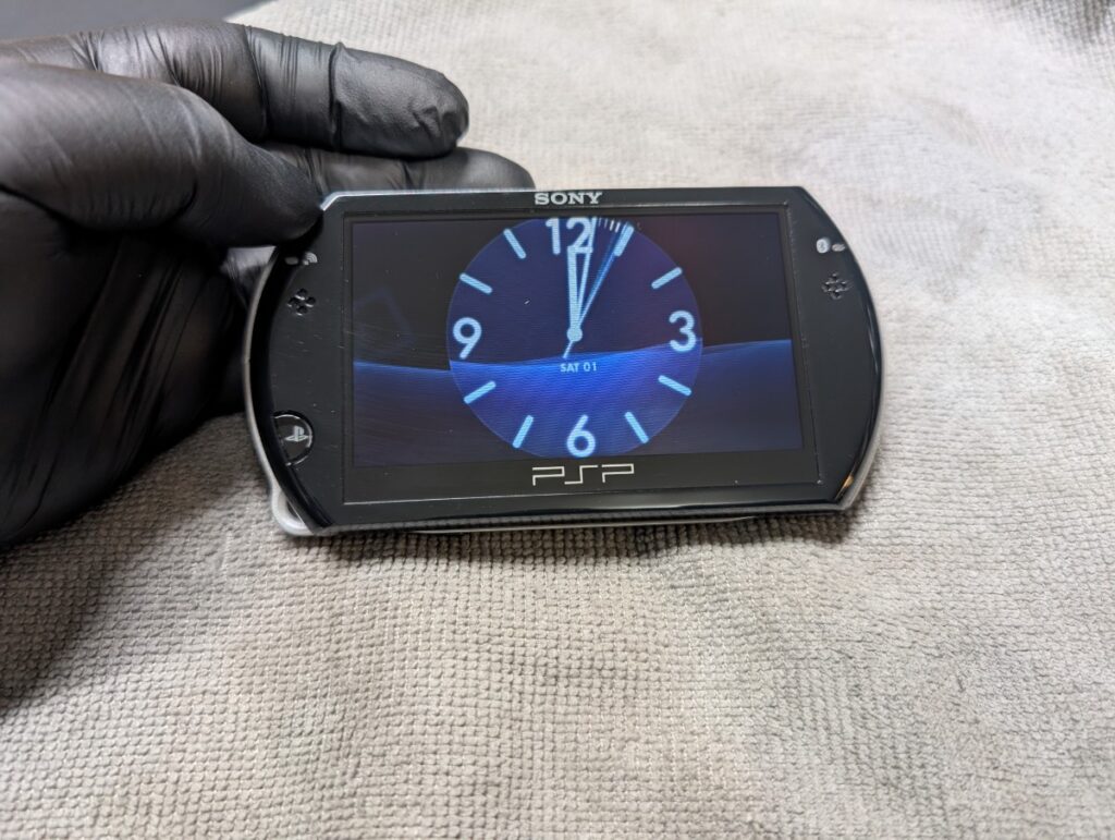 PSPgo の液晶交換後の写真