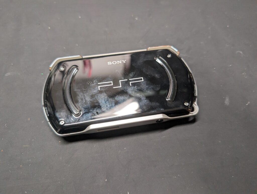 PSPgo の裏側の写真
