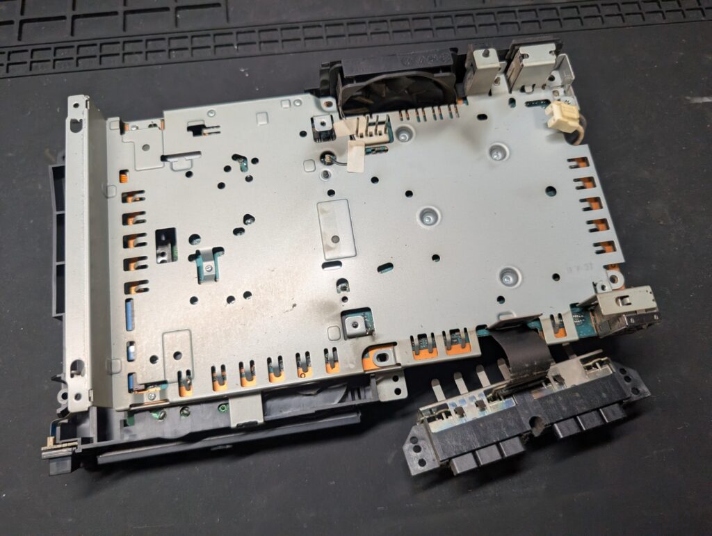 SCPH-50000のシールドプレートの写真