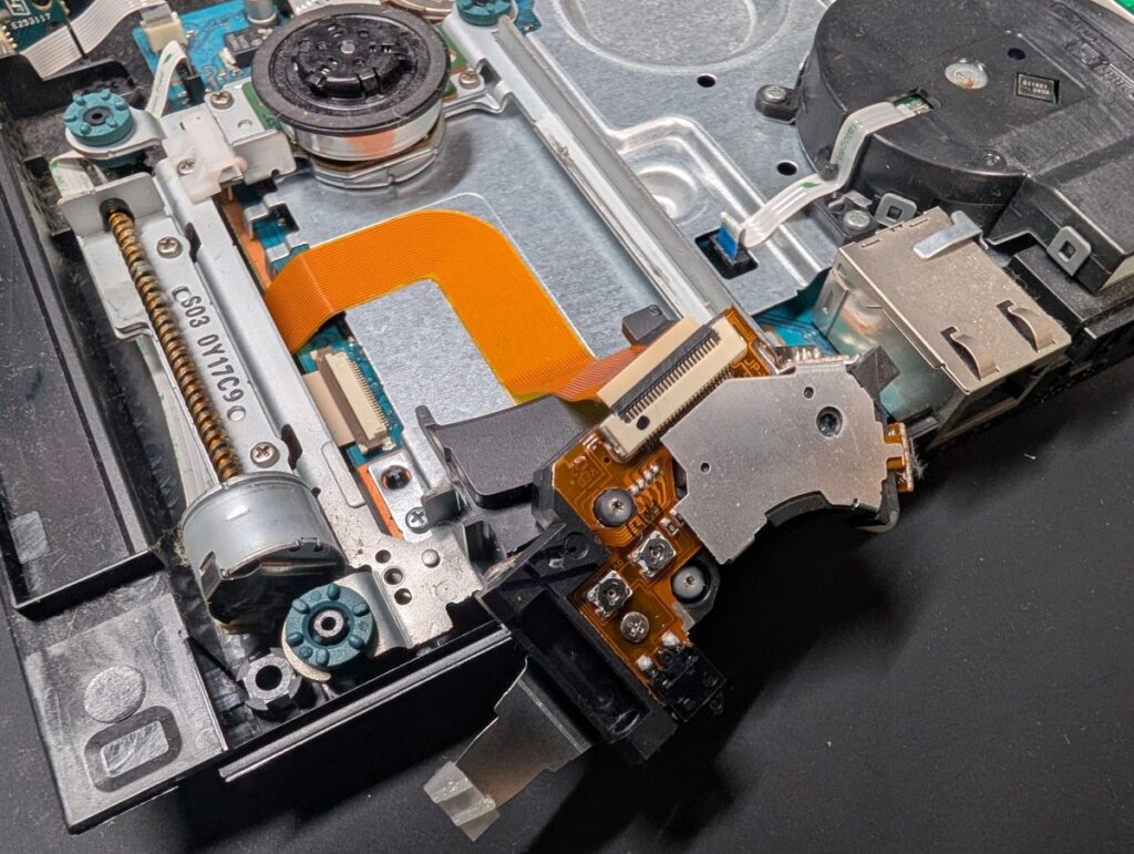 SCPH-90000のレーザーレンズ交換時の写真