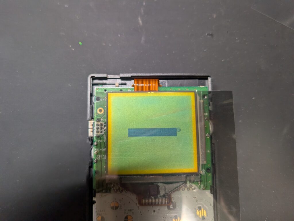 ゲームボーイポケットの液晶画面の偏光フィルム交換時の写真
