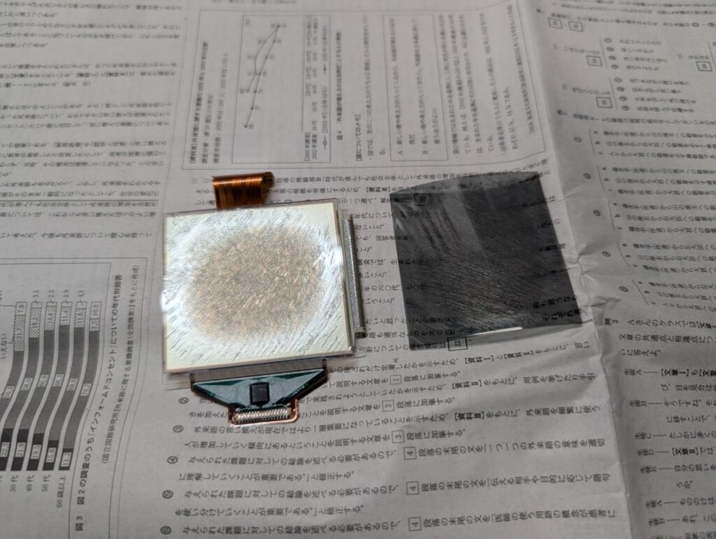 ゲームボーイポケットの液晶画面の偏光フィルム交換時の写真