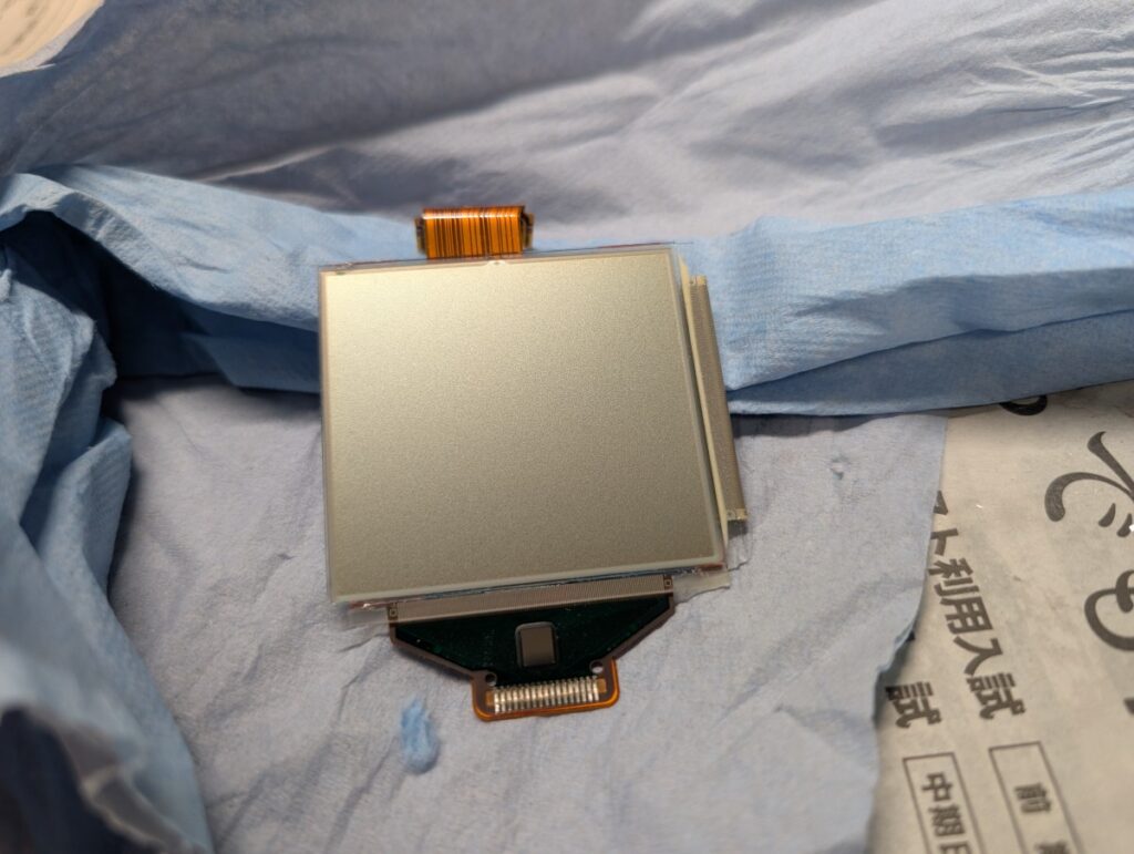 ゲームボーイポケットの液晶画面の偏光フィルム交換時の写真