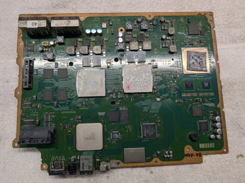 シャットダウン時に赤点滅するPS3の修理時の様子