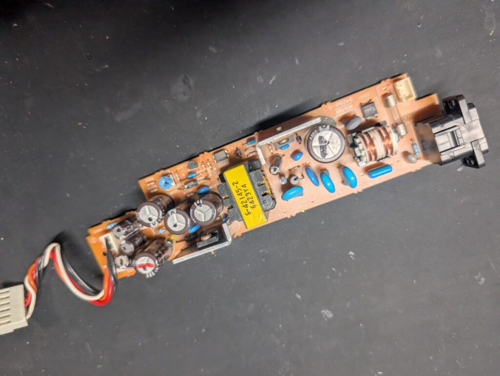 映像が出力されないセガサターンの電源基板