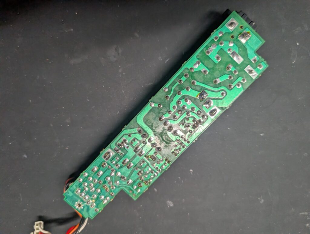 映像が出力されないセガサターンの電源基板