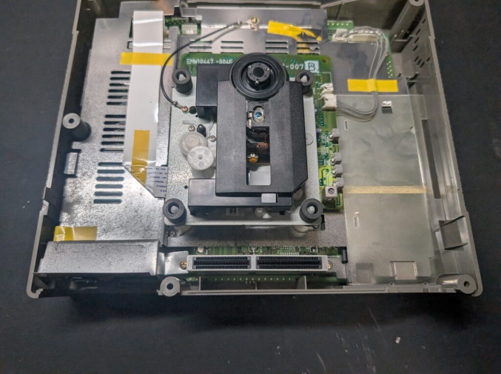 映像が出力されないセガサターンの内部