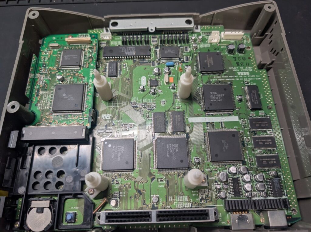 セガサターンのメイン基板の写真