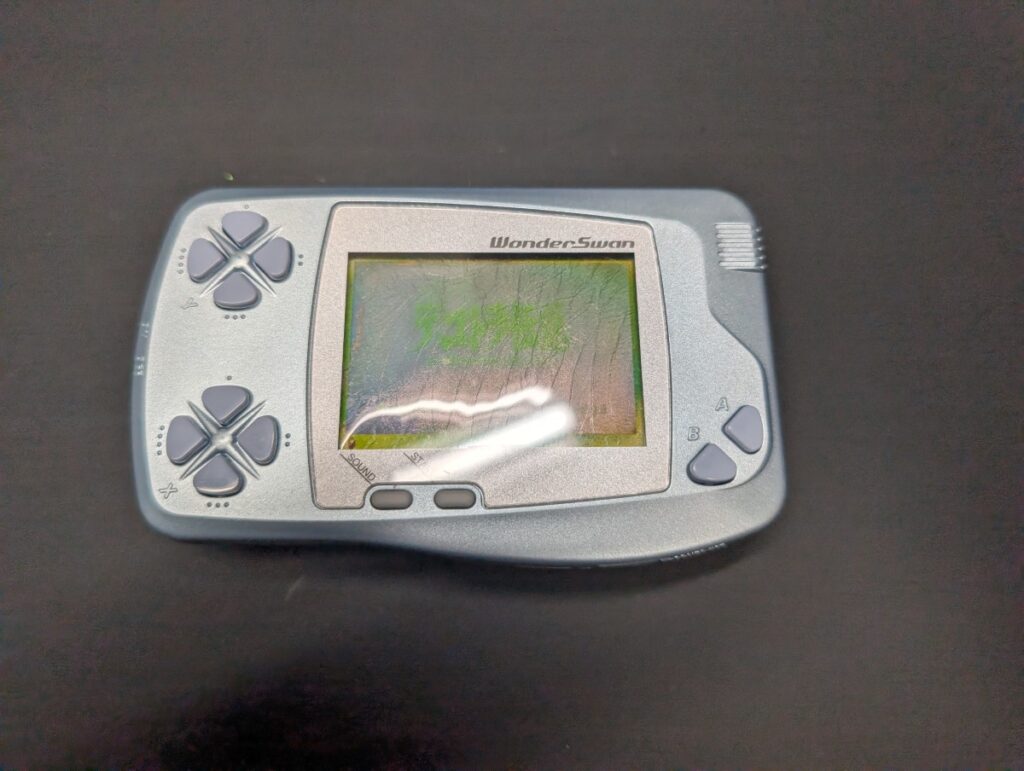 画面ひび割れを起こしたワンダースワン