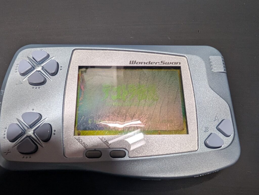 画面ひび割れを起こしたワンダースワン