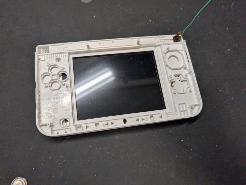 3DSLLのフェイスプレート交換時の写真