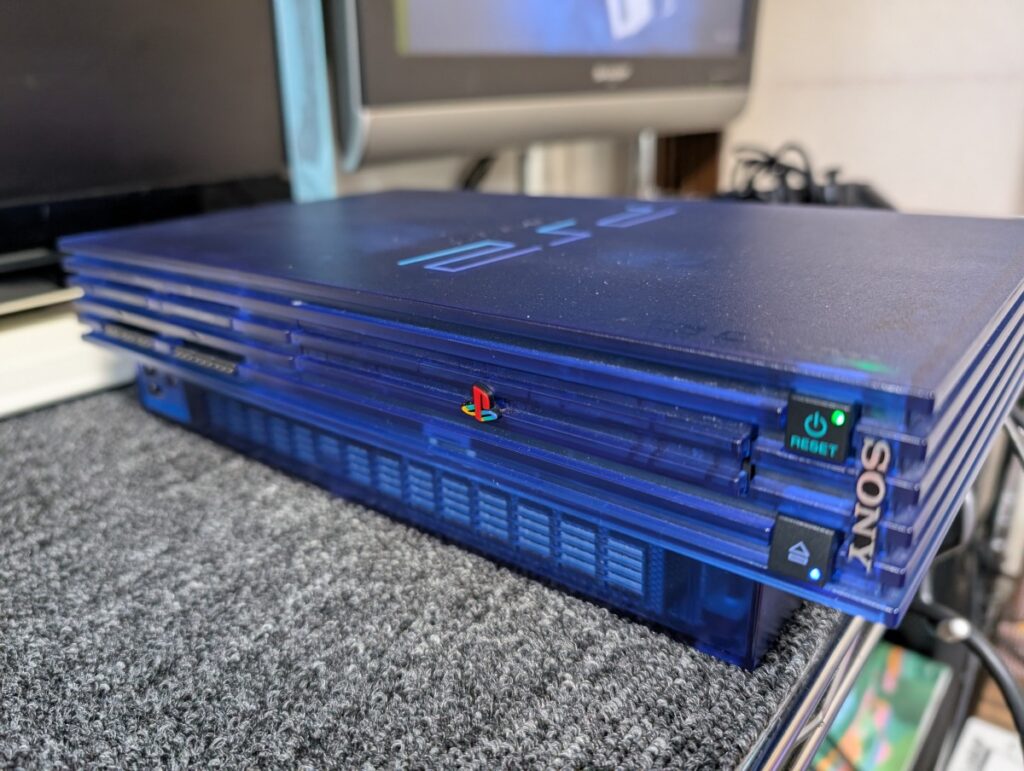 映像が二分割表示される SCPH-37000 写真