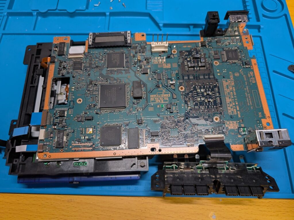  SCPH-37000 のメイン基板の写真