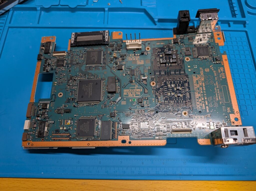  SCPH-37000 のメイン基板の写真