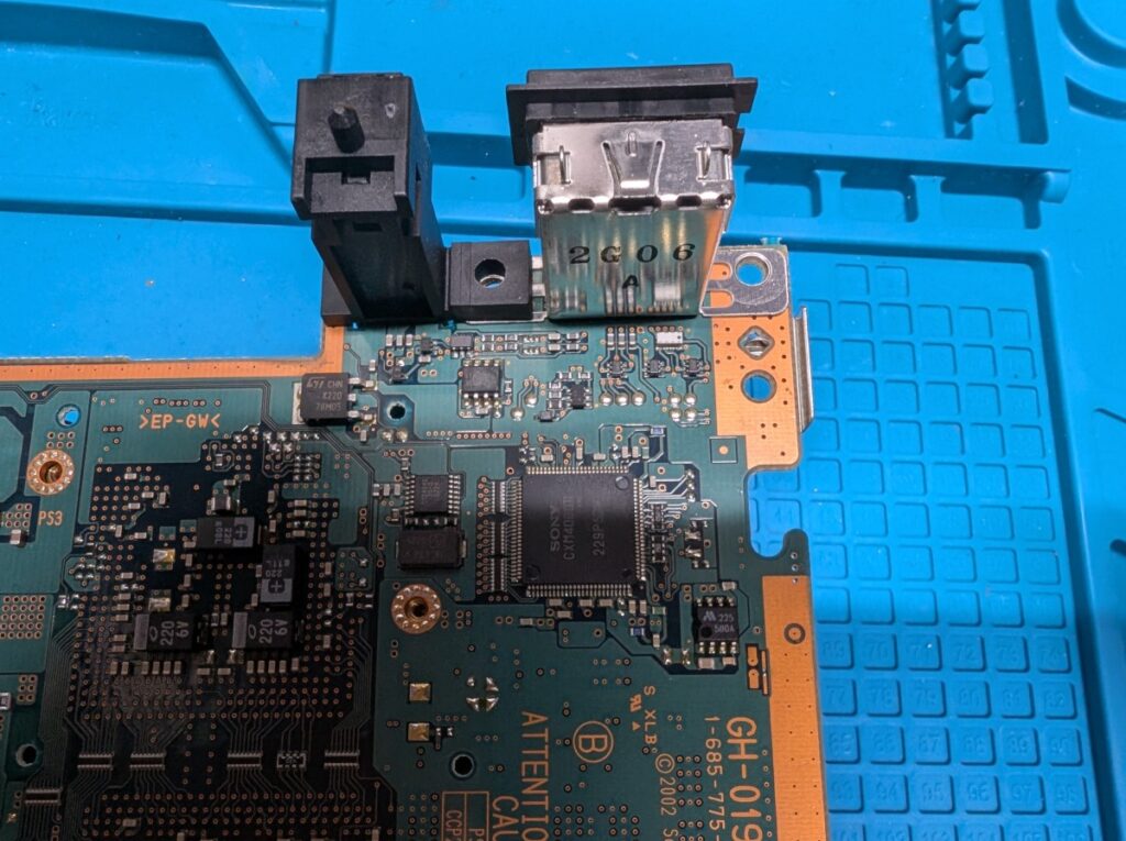  SCPH-37000 のメイン基板の写真