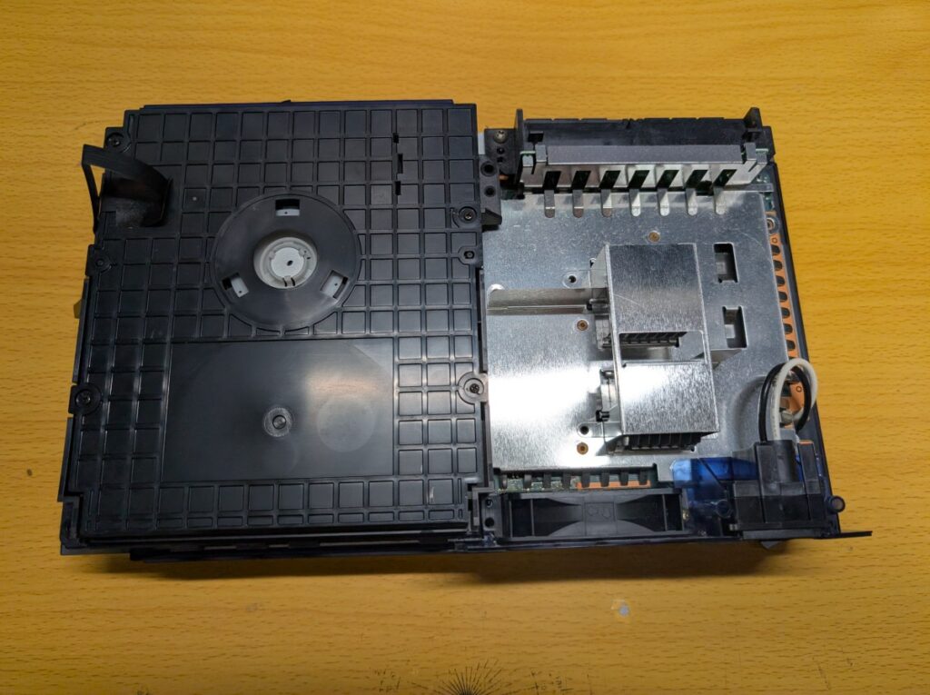  SCPH-37000 の内部の写真