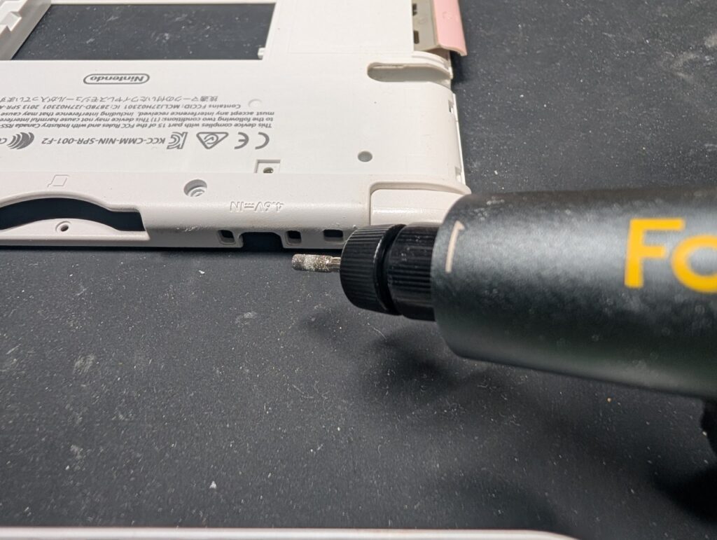 3DSLLの充電コネクタ交換時の写真