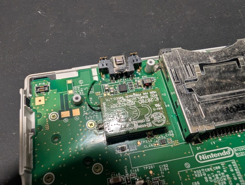 3DSLLの純正充電ポートの写真