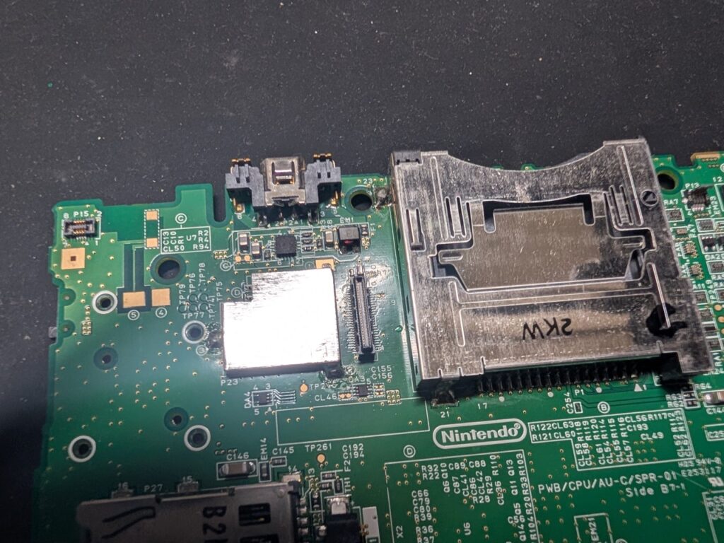 3DSLLの充電コネクタ交換時の写真