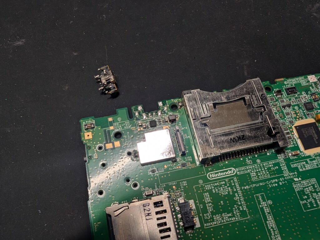 3DSLLの充電コネクタ交換時の写真