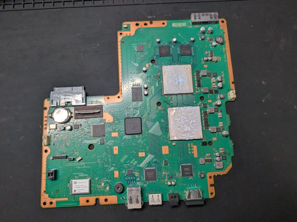 CECH-3000のメイン基板点検時の写真