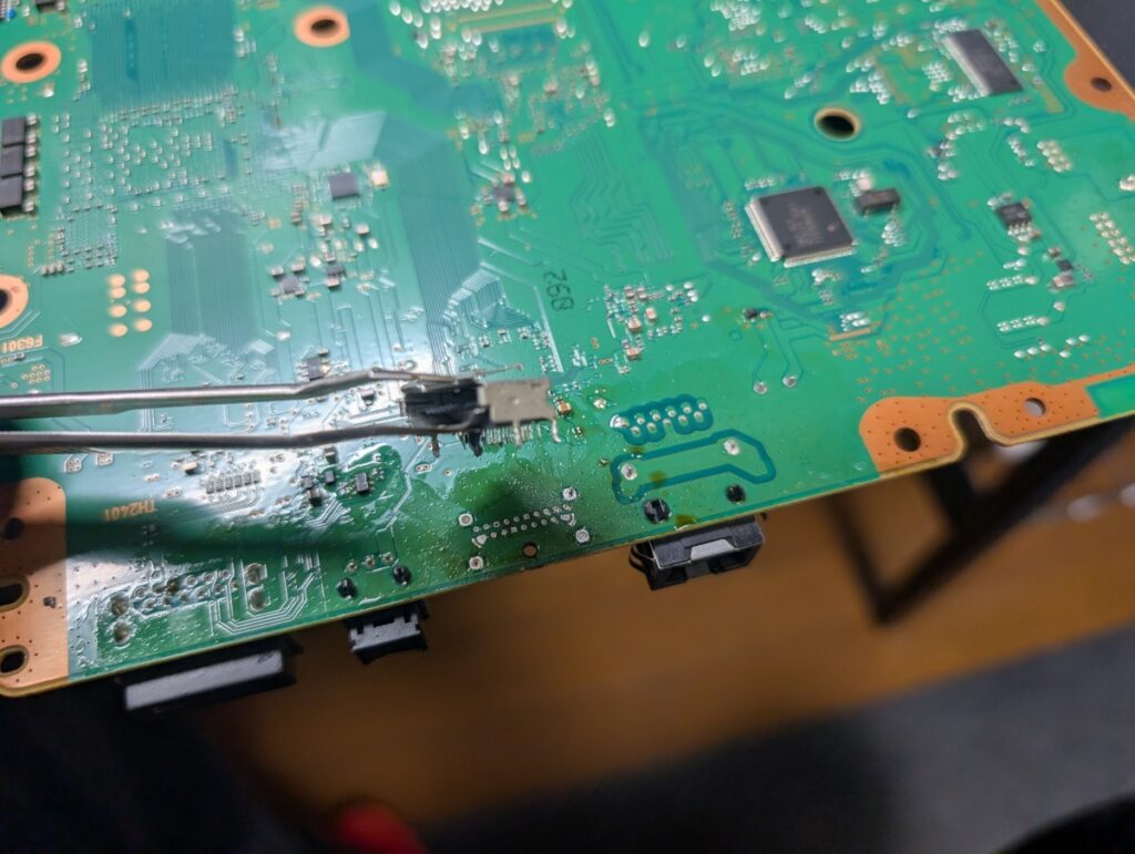 CECH-3000のHDMI端子の交換時の写真