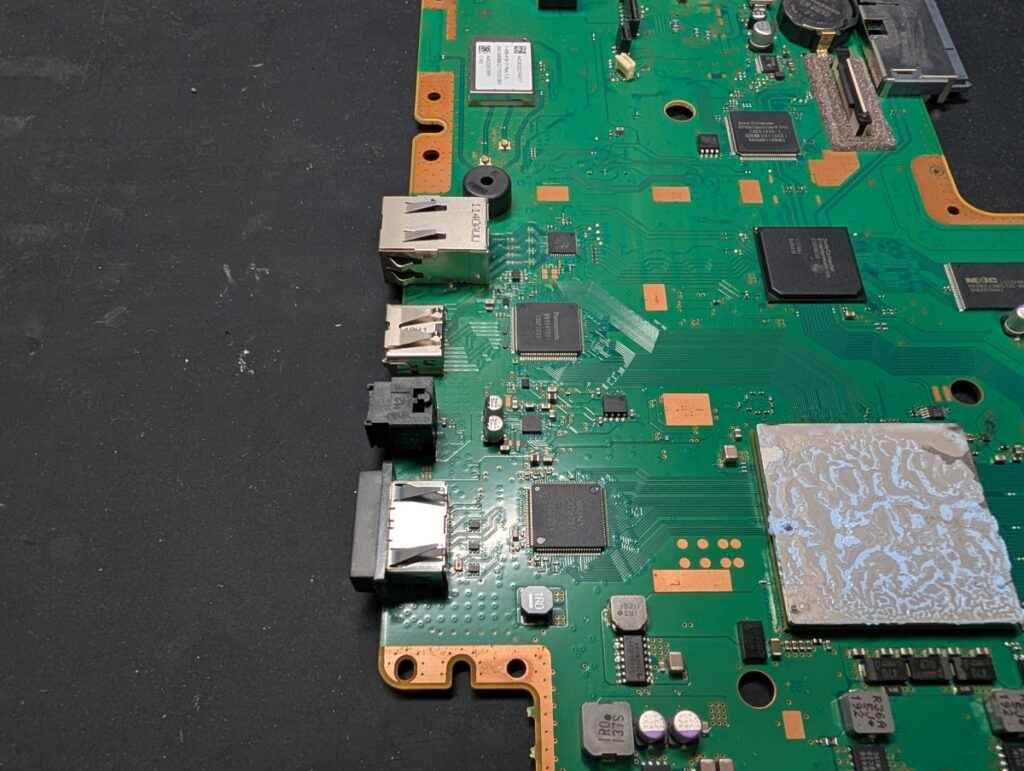 CECH-3000のHDMI端子の交換時の写真