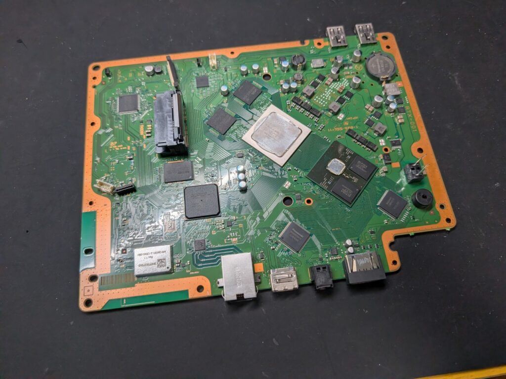 CECH-4300Cの映像が出力されない原因を調べている時の写真