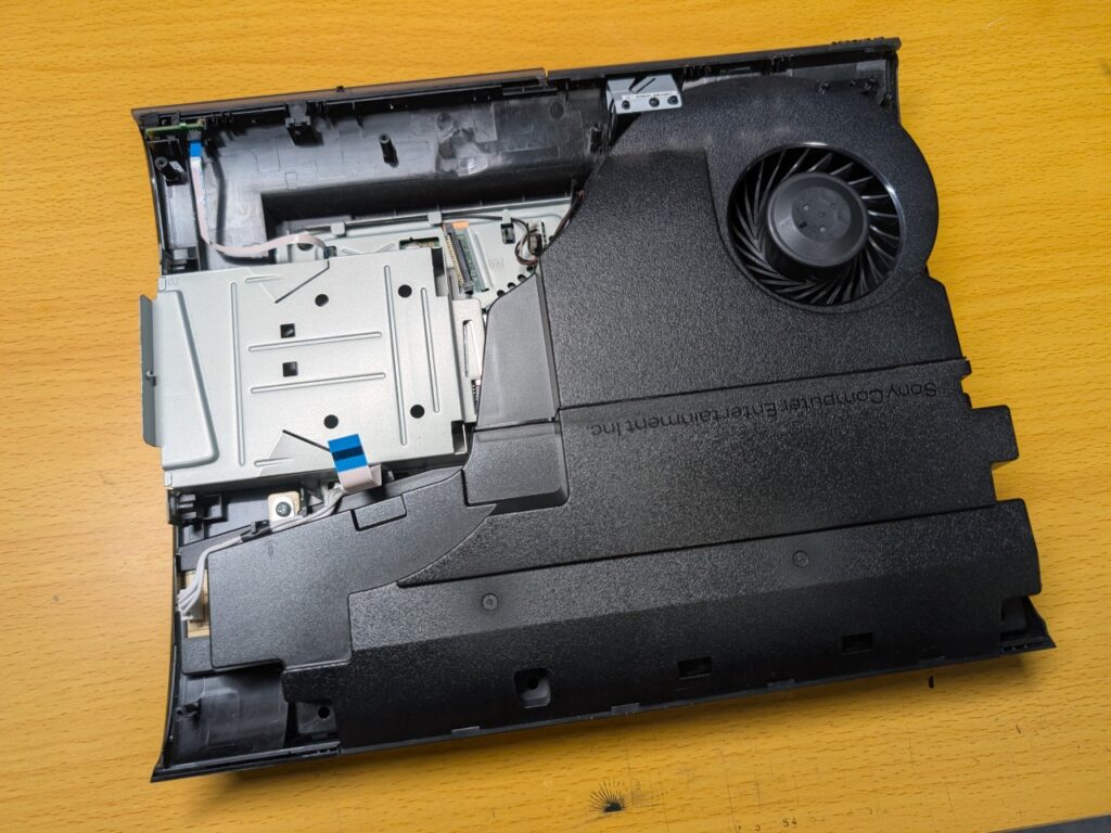 CECH-4300Cの分解時の写真