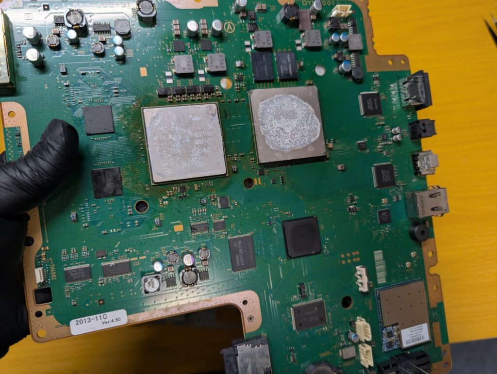 CECH-2000Bの熱伝導グリス交換時の写真