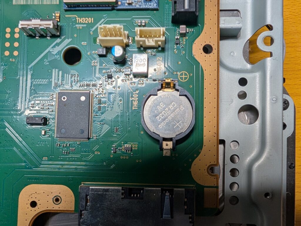 CECH-2000Bのコイン電池交換時の写真