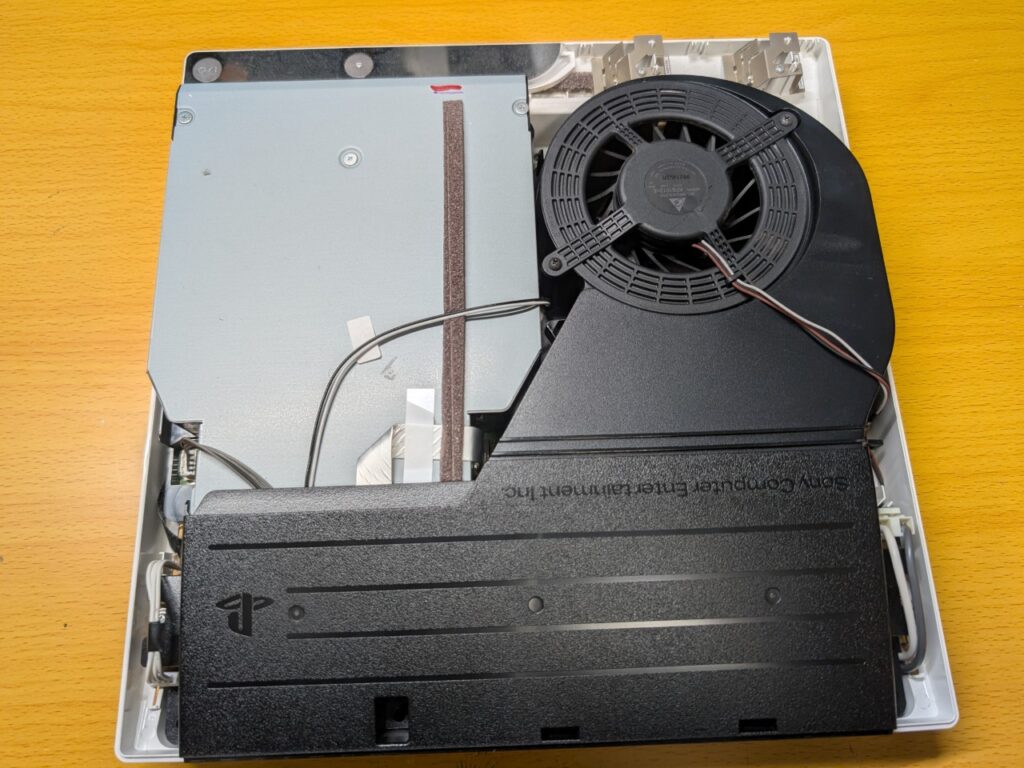 CECH-2000Bの内部の写真