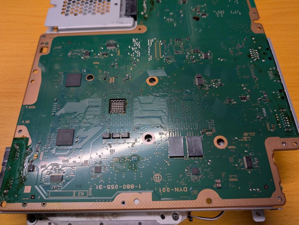 CECH-2000Bのメイン基板の写真