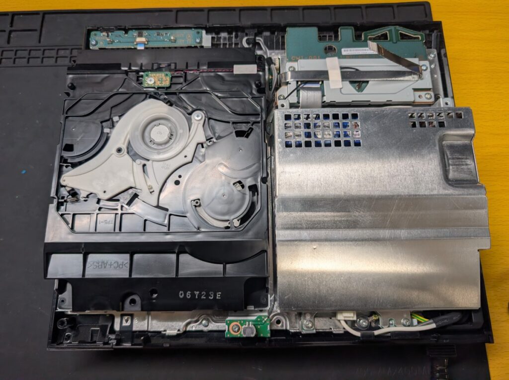 CECHA00のピックアップレンズ交換時の写真