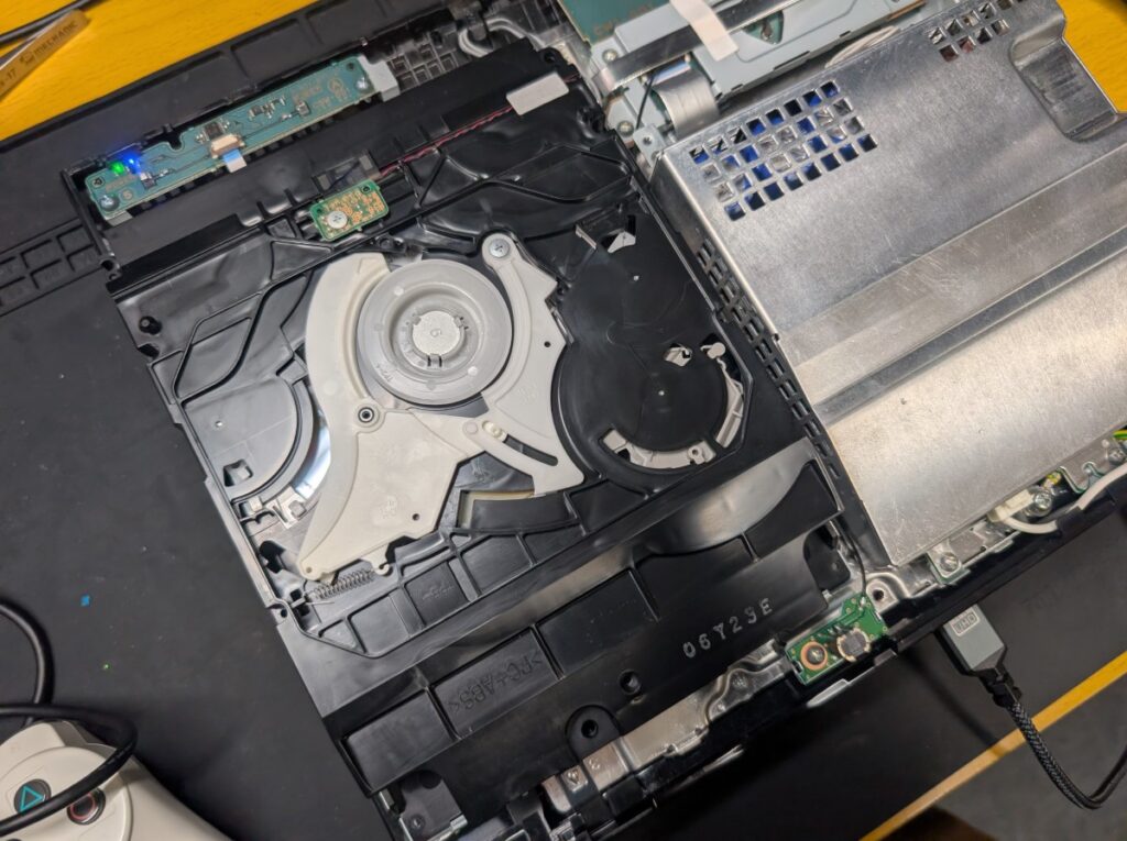 CECHA00のピックアップレンズ交換後の動作点検時の写真