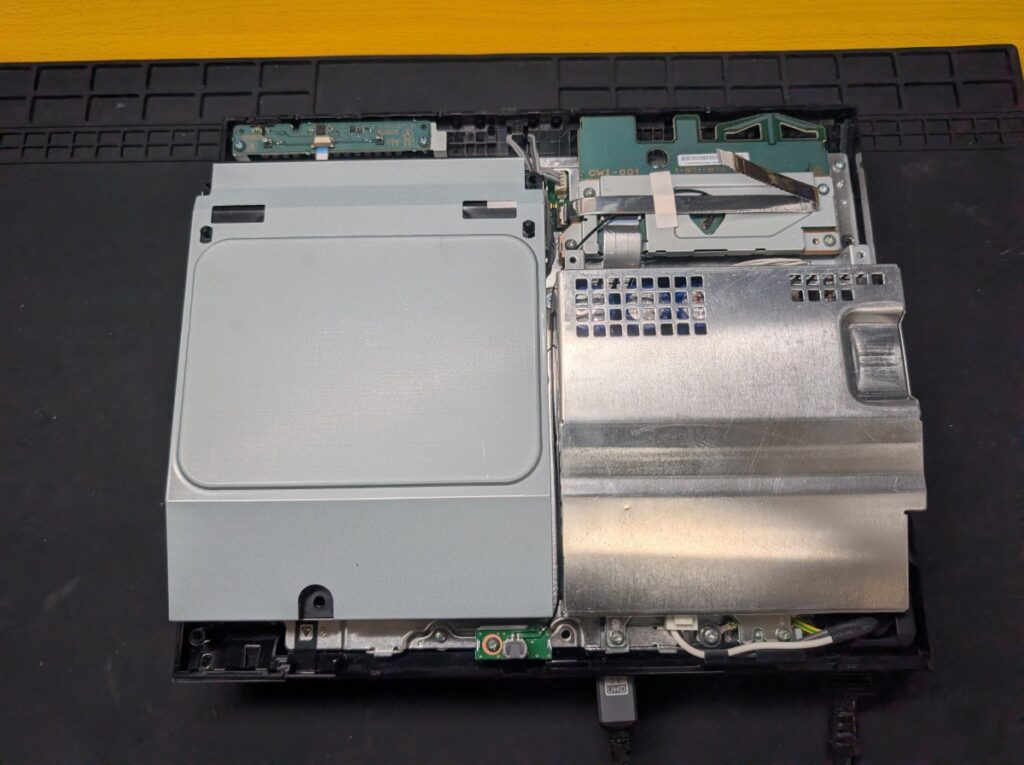 CECHA00の内部の写真